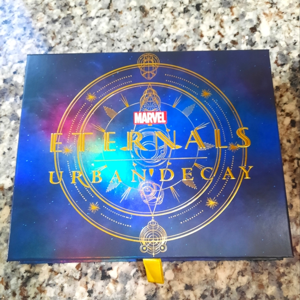 🦸‍♀️ Marvel's Eternals Eye Palette from Urban Decay.